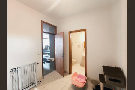 Casa à venda com 780m², 4 quartos e 8 vagas Casa à venda com 780m², 4 quartos e 8 vagasQuarto de Serviço