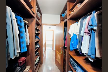 Casa à venda com 780m², 4 quartos e 8 vagasSuíte 1