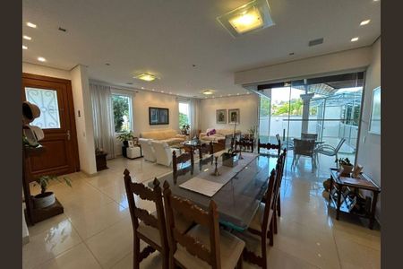 Casa à venda com 4 quartos, 264m² em Mangabeiras, Belo Horizonte