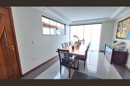 Casa à venda com 380m², 4 quartos e 6 vagas