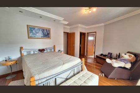 Casa à venda com 380m², 4 quartos e 6 vagas