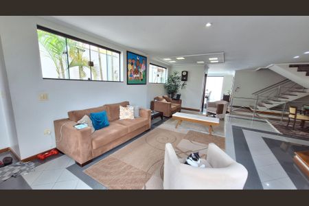 Casa à venda com 4 quartos, 380m² em Jardim Guapira, São Paulo