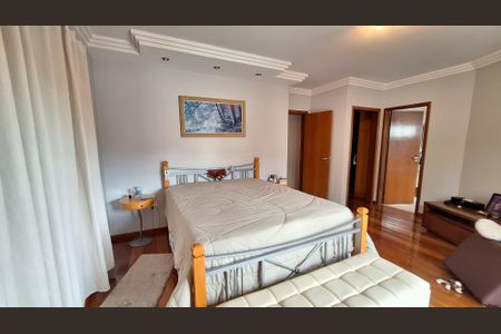 Casa à venda com 380m², 4 quartos e 6 vagas