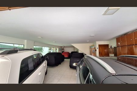 Casa à venda com 380m², 4 quartos e 6 vagas