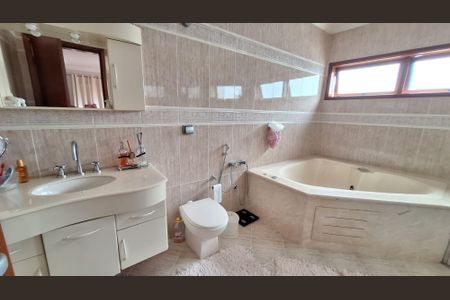 Casa à venda com 380m², 4 quartos e 6 vagas