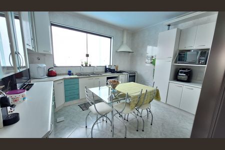 Casa à venda com 380m², 4 quartos e 6 vagas