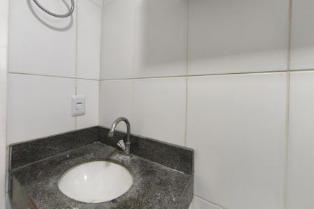 Banheiro de apartamento à venda com 2 quartos, 45m² em Vila Campos Sales, Campinas