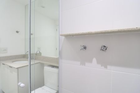 Apartamento à venda com 67m², 2 quartos e 2 vagasBanheiro Social