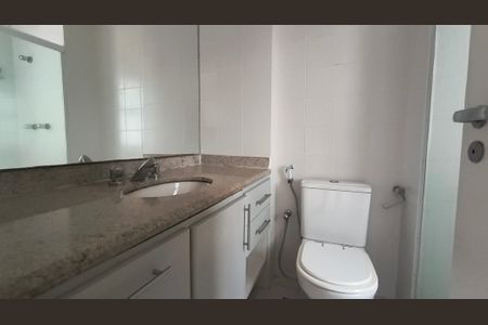 Apartamento à venda com 108m², 3 quartos e 2 vagas Apartamento à venda com 108m², 3 quartos e 2 vagasBanheiro da Suíte