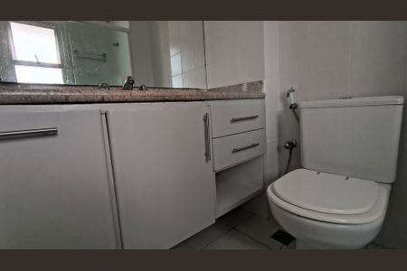 Apartamento à venda com 108m², 3 quartos e 2 vagas Apartamento à venda com 108m², 3 quartos e 2 vagasBanheiro da Suíte