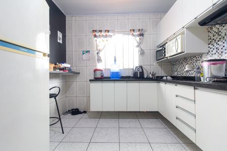 Casa à venda com 225m², 4 quartos e 2 vagas Casa à venda com 225m², 4 quartos e 2 vagasCozinha 2