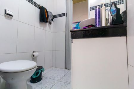 Casa à venda com 225m², 4 quartos e 2 vagas Casa à venda com 225m², 4 quartos e 2 vagasBanheiro 2