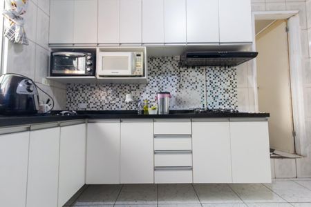 Casa à venda com 225m², 4 quartos e 2 vagas Casa à venda com 225m², 4 quartos e 2 vagasCozinha 2