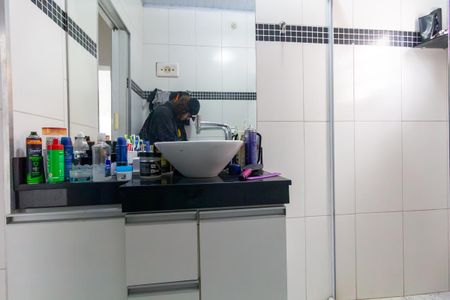 Casa à venda com 225m², 4 quartos e 2 vagas Casa à venda com 225m², 4 quartos e 2 vagasBanheiro 2