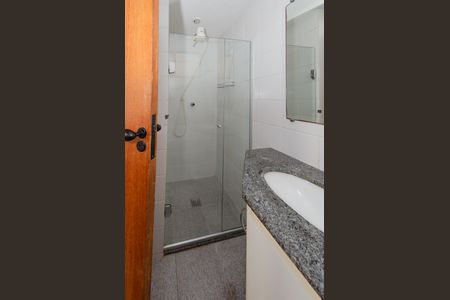 Apartamento para alugar com 60m², 2 quartos e 2 vagasBanheiro social