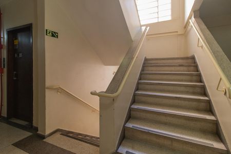 Apartamento à venda com 71m², 2 quartos e sem vagaEscadas