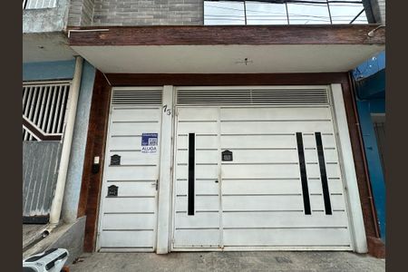 Casa para alugar com 74m², 2 quartos e sem vagaFachada