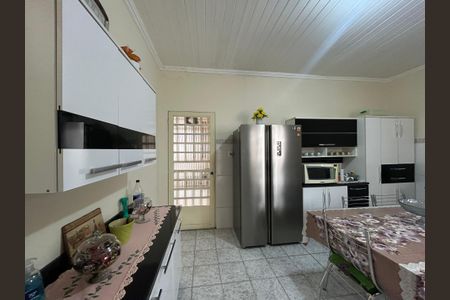 Casa à venda com 170m², 3 quartos e 2 vagas Casa à venda com 170m², 3 quartos e 2 vagasCozinha