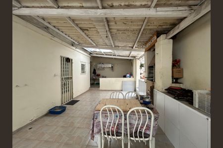 Casa à venda com 170m², 3 quartos e 2 vagas Casa à venda com 170m², 3 quartos e 2 vagasChurrasqueira