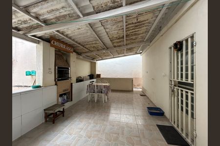 Casa à venda com 170m², 3 quartos e 2 vagas Casa à venda com 170m², 3 quartos e 2 vagasChurrasqueira