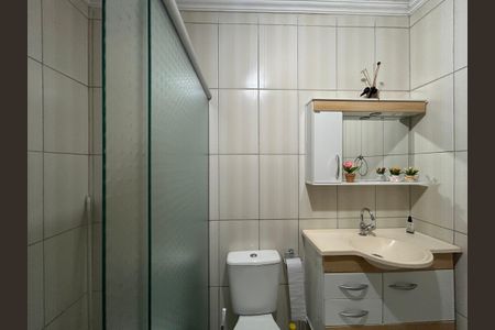 Casa à venda com 170m², 3 quartos e 2 vagas Casa à venda com 170m², 3 quartos e 2 vagasBanheiro