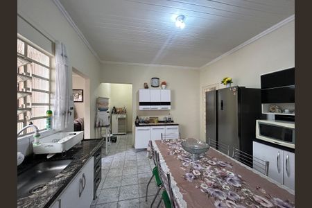 Casa à venda com 170m², 3 quartos e 2 vagas Casa à venda com 170m², 3 quartos e 2 vagasCozinha
