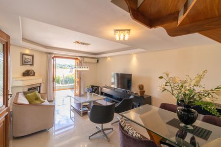 Casa à venda com 154m², 3 quartos e 3 vagasSala