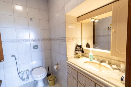 Casa à venda com 154m², 3 quartos e 3 vagasBanheiro da Suíte