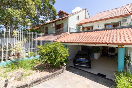 Casa à venda com 154m², 3 quartos e 3 vagasFachada