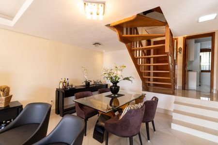 Casa à venda com 154m², 3 quartos e 3 vagasSala