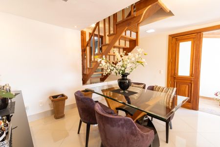 Casa à venda com 154m², 3 quartos e 3 vagasSala