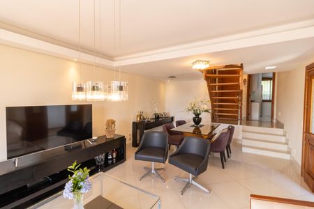 Casa à venda com 154m², 3 quartos e 3 vagasSala