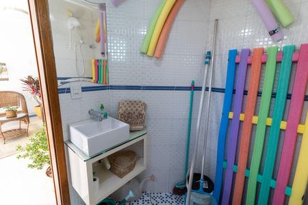 Casa à venda com 154m², 3 quartos e 3 vagasBanheiro 1