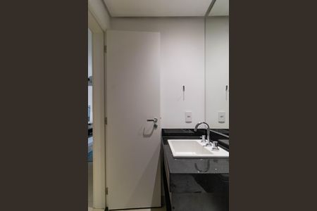 Banheiro de kitnet/studio para alugar com 1 quarto, 25m² em Pompeia, São Paulo