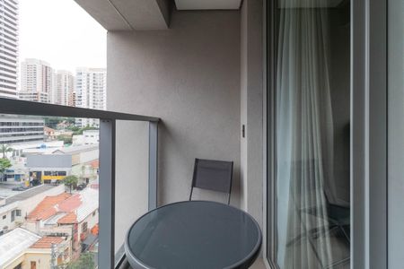 Varanda de kitnet/studio para alugar com 1 quarto, 25m² em Pompeia, São Paulo