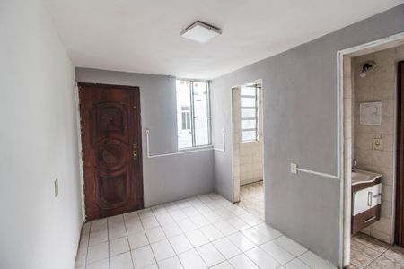 Sala  de casa para alugar com 2 quartos, 40m² em Conjunto Habitacional Presidente Castelo Branco, Carapicuíba