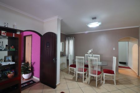 Casa à venda com 188m², 4 quartos e 2 vagasSala 