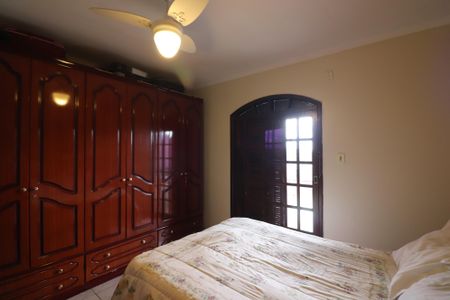 Casa à venda com 188m², 4 quartos e 2 vagasQuarto 1 - Suíte