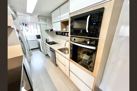 Apartamento à venda com 92m², 2 quartos e 2 vagasCozinha