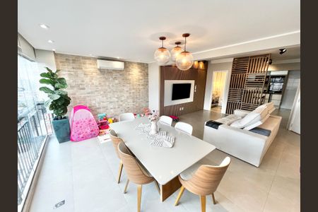 Apartamento à venda com 92m², 2 quartos e 2 vagasSala