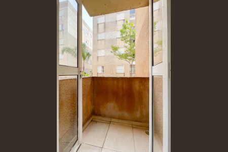 Sacada de apartamento para alugar com 2 quartos, 50m² em Metalúrgicos, Osasco