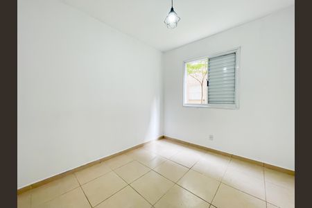 Quarto 1 de apartamento para alugar com 2 quartos, 50m² em Metalúrgicos, Osasco