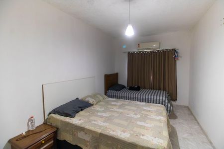 Casa à venda com 327m², 4 quartos e 4 vagasSuíte 2