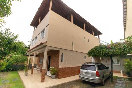 Casa à venda com 327m², 4 quartos e 4 vagasFachada