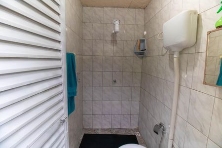Casa à venda com 327m², 4 quartos e 4 vagasBanheiro de serviço