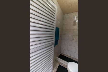 Casa à venda com 327m², 4 quartos e 4 vagasBanheiro de serviço
