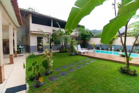 Casa à venda com 327m², 4 quartos e 4 vagasÁrea externa