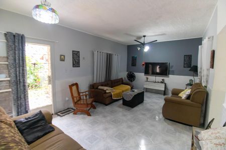 Casa à venda com 327m², 4 quartos e 4 vagasSala