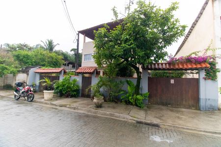 Casa à venda com 327m², 4 quartos e 4 vagasFachada