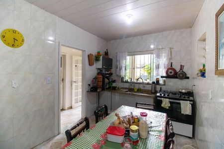 Casa à venda com 327m², 4 quartos e 4 vagasCozinha